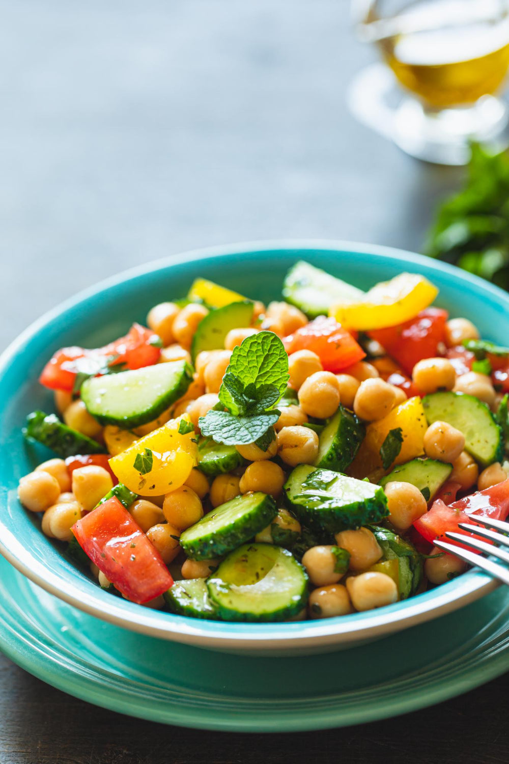 Chickpea salad with bell pepper and cucumber