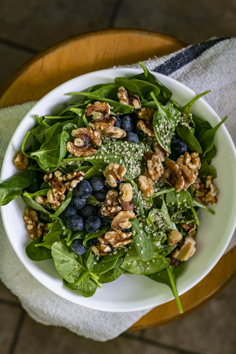 Spinach salad with walnuts and hemp seeds