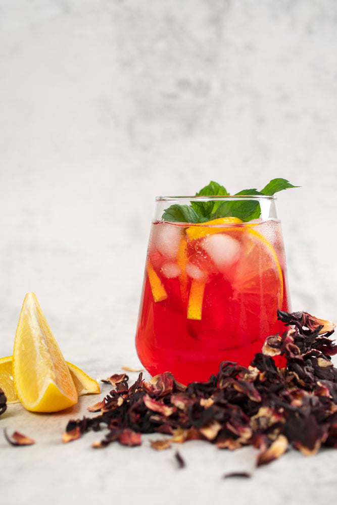 Hibiscus ice tea with lemon