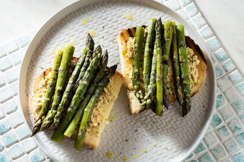 Toast With Hummus And Asparagus